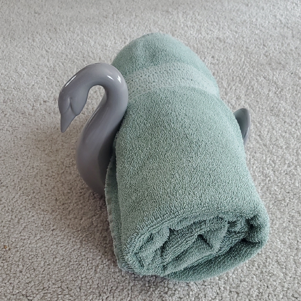 Elegant Swan Towel Holder